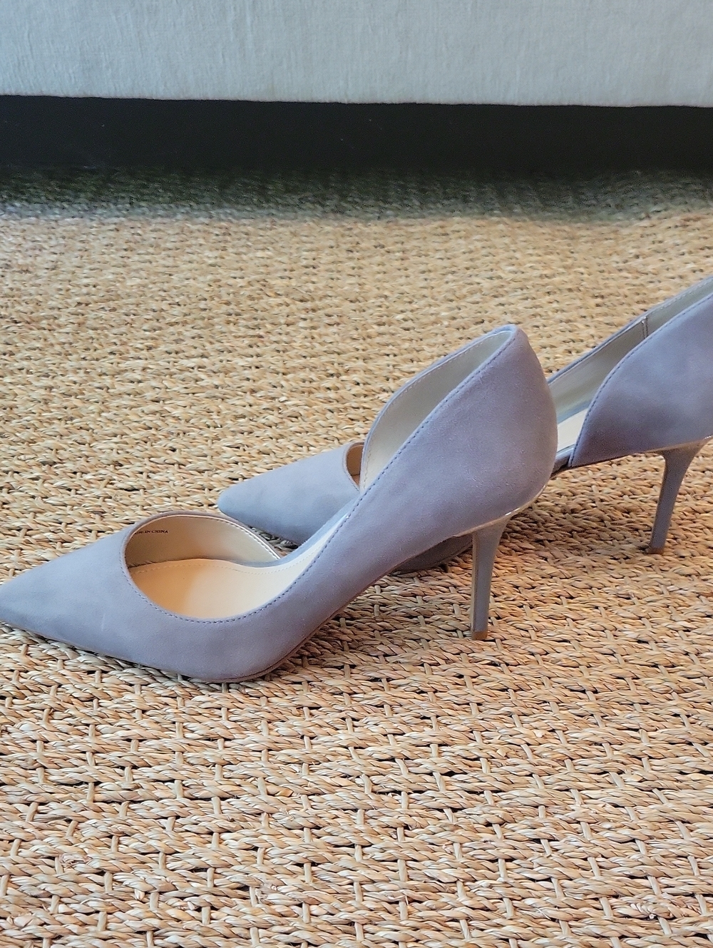 White House Black Market Ella Ash Gray Leather Pumps Pointed Toe Size 6